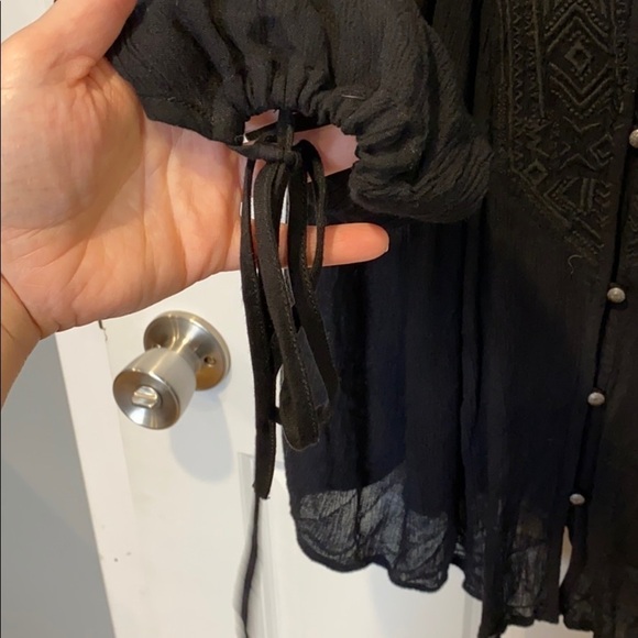 EUC Roxy Black Flowy Button Down Blouse - Picture 5 of 14